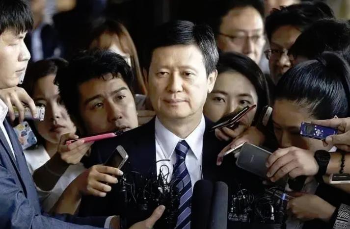 韩国财阀辛格浩：二婚入赘日本战犯家族发家，89岁和儿子共享女星