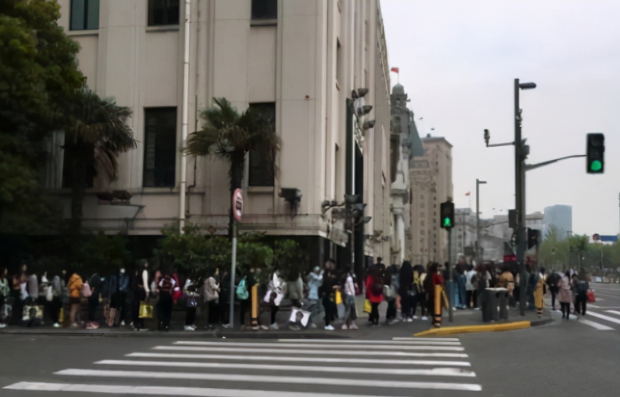 鹿晗关晓彤自交往以来备受争议,鹿晗关晓彤公开恋情前的回顾