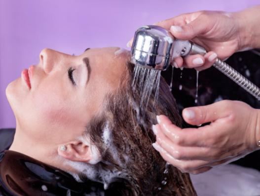 洗头发改善发质的正确方法,怎么洗头发可以改善发质和生发