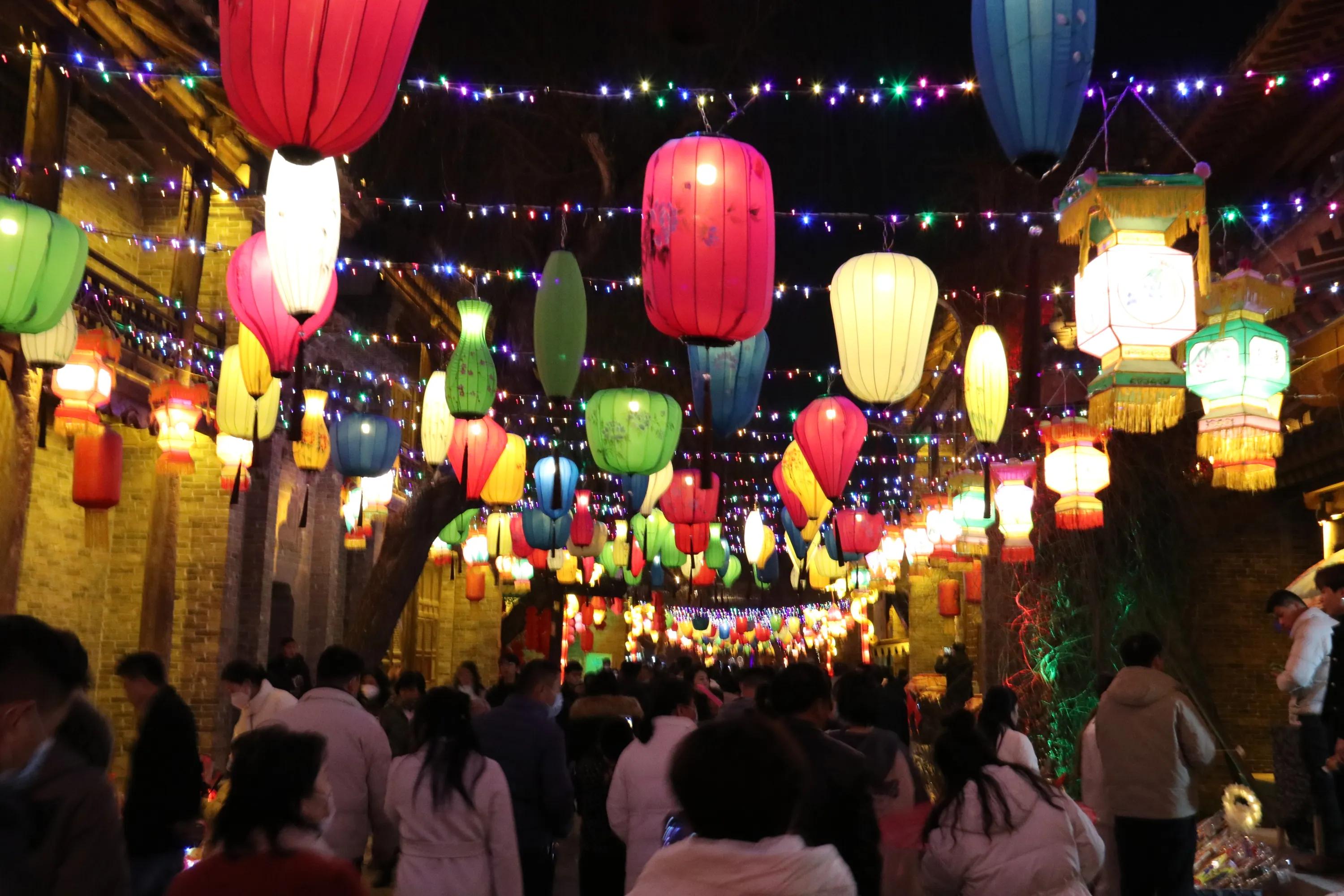 赏花灯庆元宵,赏花灯庆元宵英语