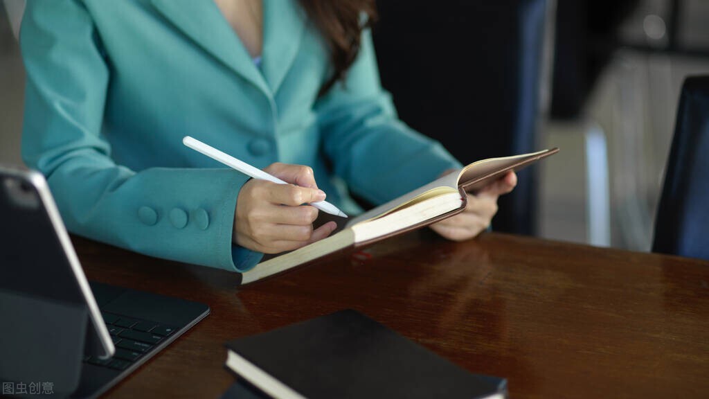 广告创意项目组别怎么写,平面广告设计说明100字