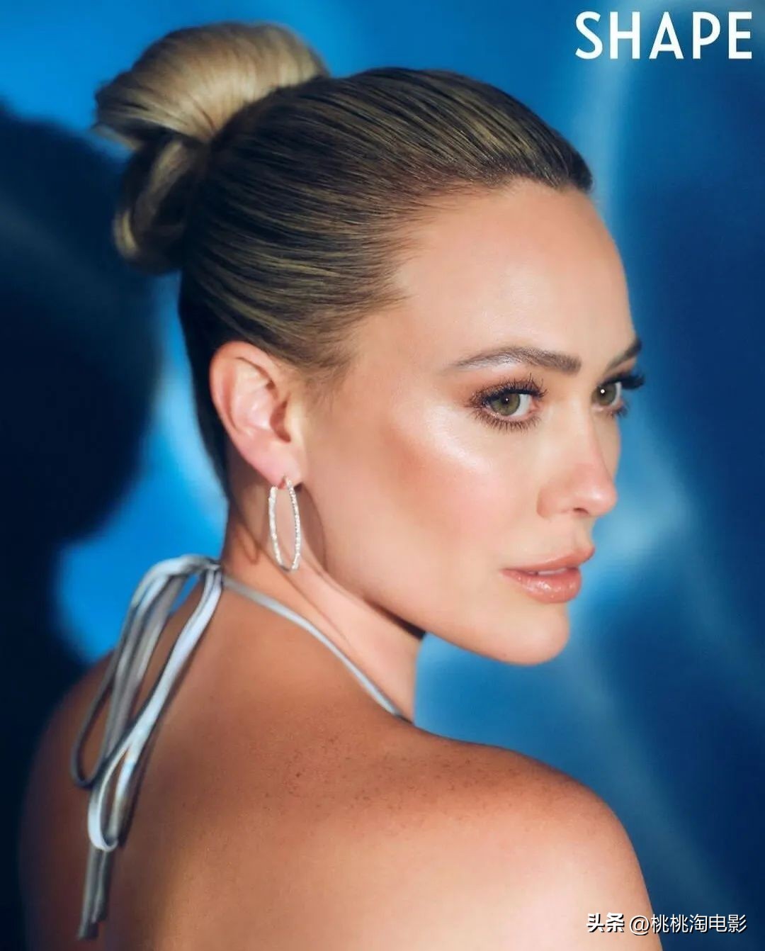 希拉里达芙戴遮阳帽,希拉里达芙穿牛仔