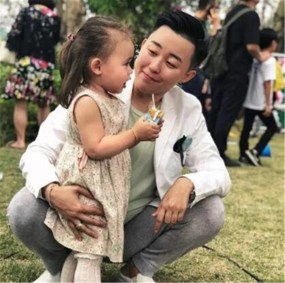 东北女生花50万赴美试管婴儿,女子花50万生混血宝宝