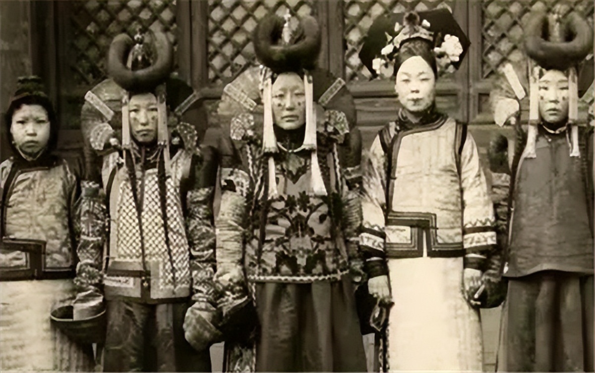 清朝灭亡后皇室成员都去哪儿,清朝灭亡后皇族的现状