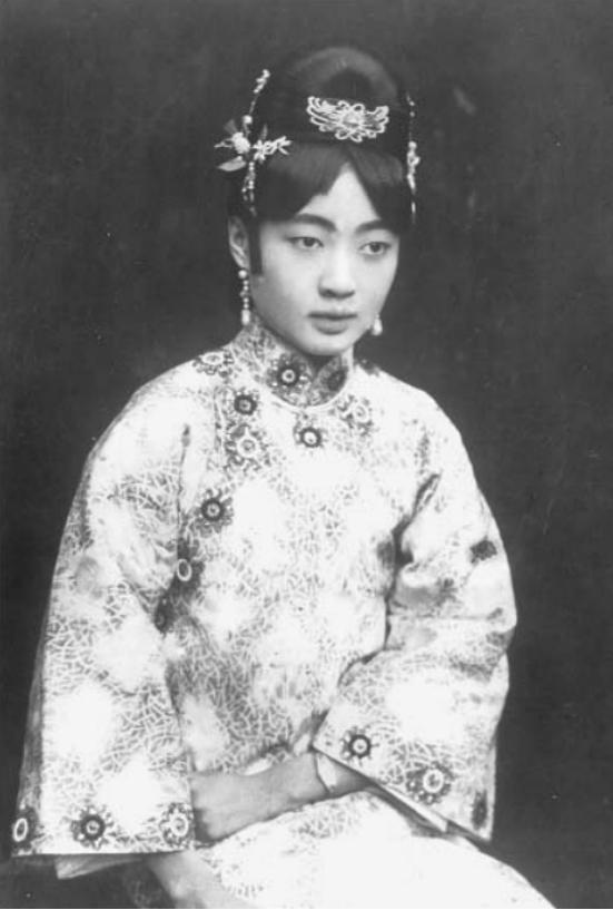 婉容离世前想见一个真正的男人,润麒为姐姐婉容打官司