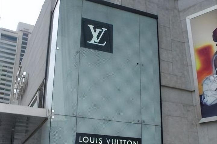 年入300万却被划为无收入人群，日入13亿的LV顾客目标究竟是谁？