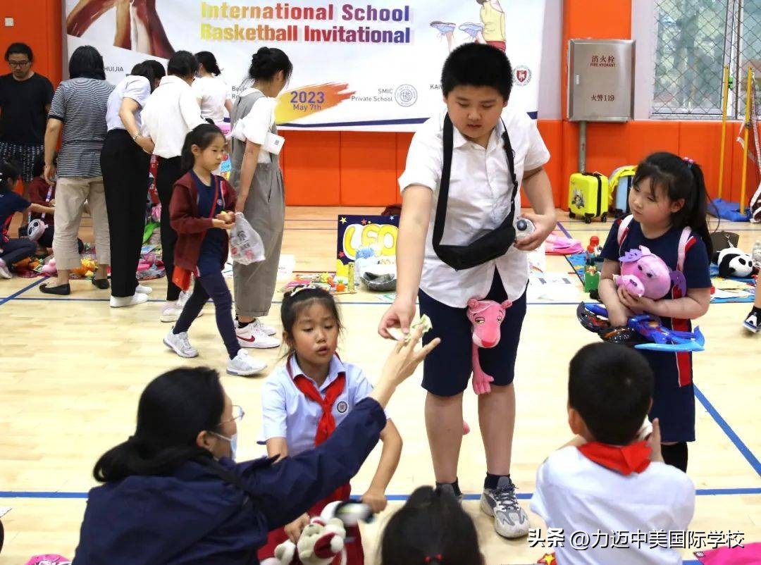 小学生爱心义卖暖人心,以爱为名的义卖