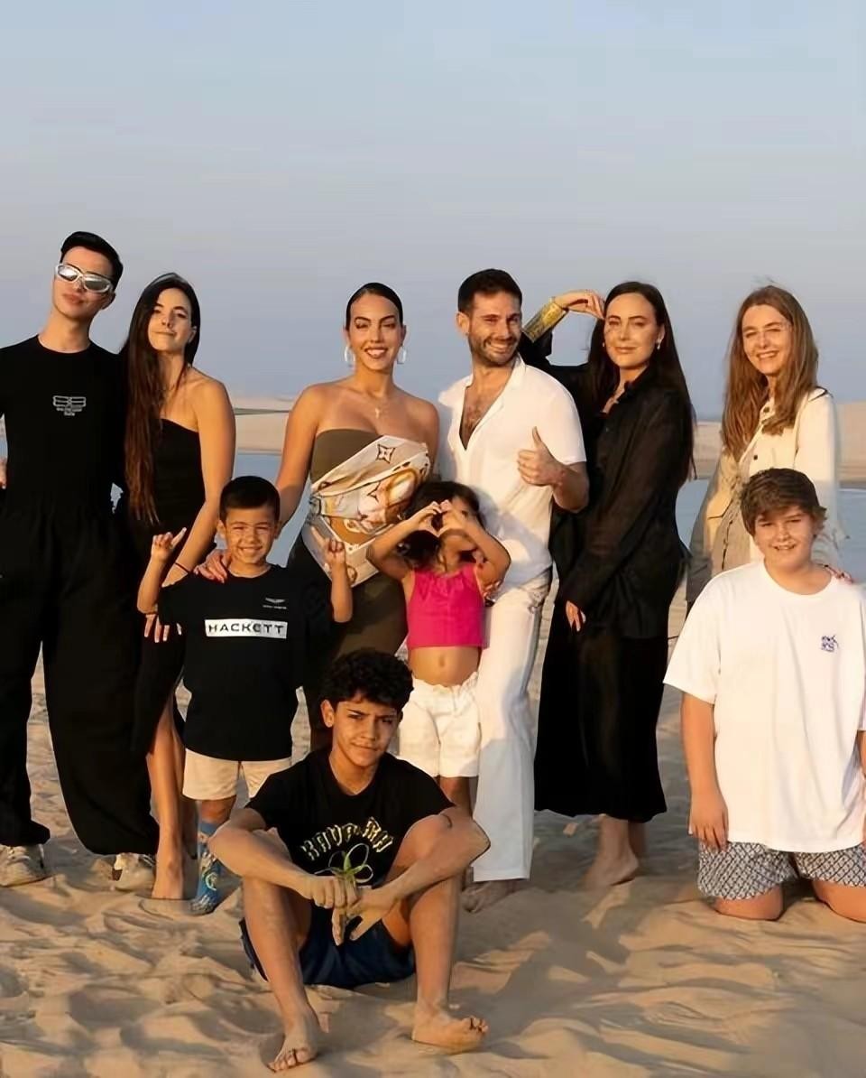 c罗的大儿子足球天赋,c罗女友乔治娜抵达卡塔尔