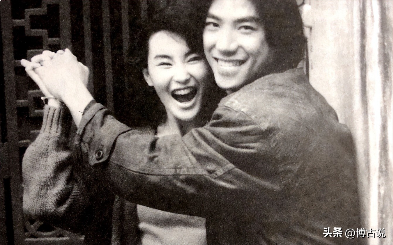 张耀扬带女友现身,张耀扬和富婆唱歌