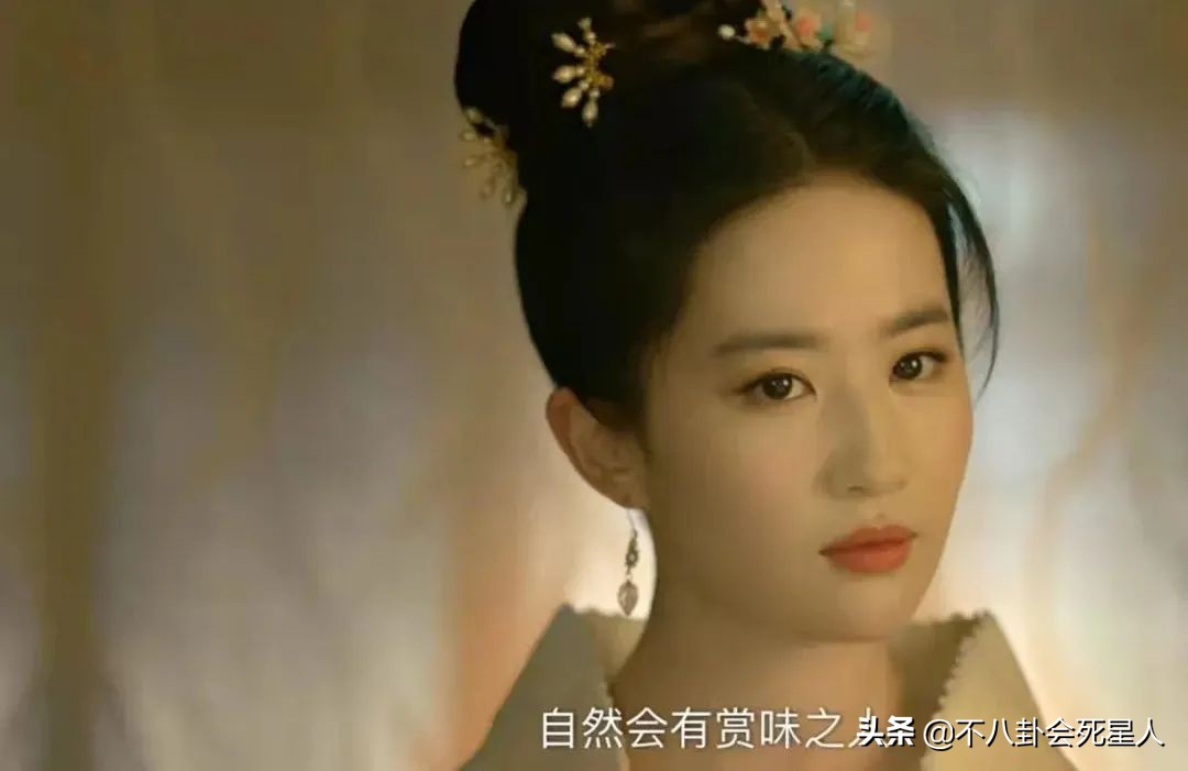 单眼斜视的明星,三白斗鸡眼