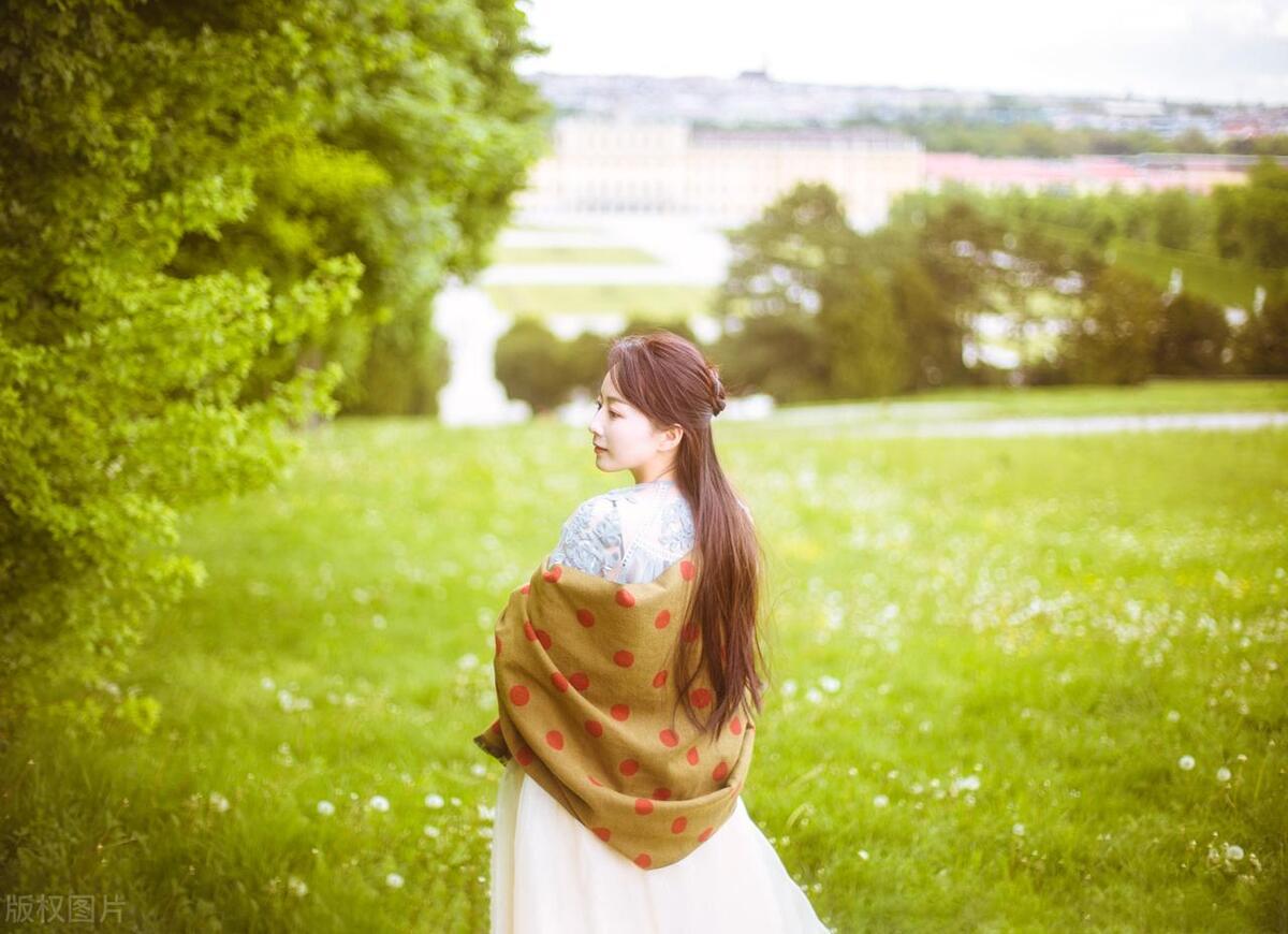 在老公车里发现了一支口红,在老公车里发现口红