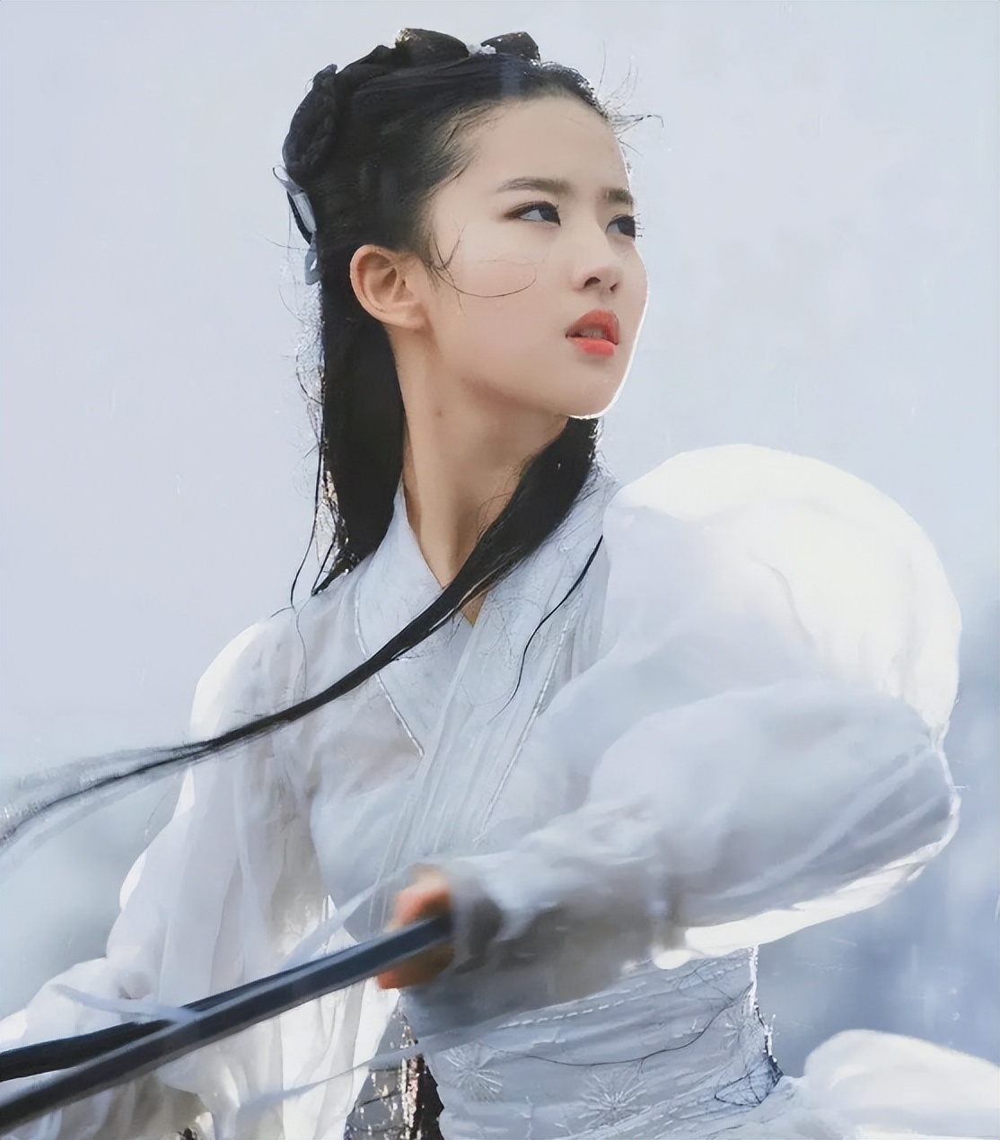 强吻、摸胸、扯裙子，这些男星到底是真投入，还是想揩油？