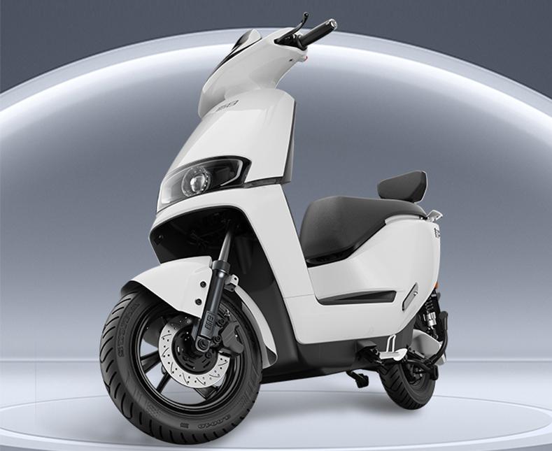 目前电动车石墨烯电池哪款最好,石墨烯和锂电池电动车哪个好