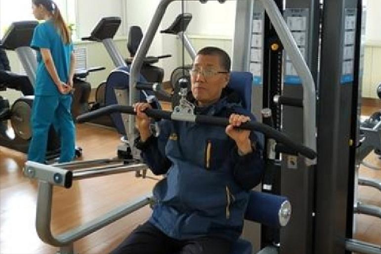 心脏移植27岁小伙换上57岁的心脏,60岁移植26岁小伙的心脏