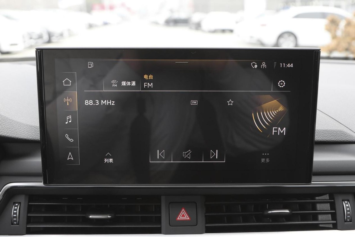 奥迪a4l2019款45tfsiquattro,轴距2.8米以上紧凑型