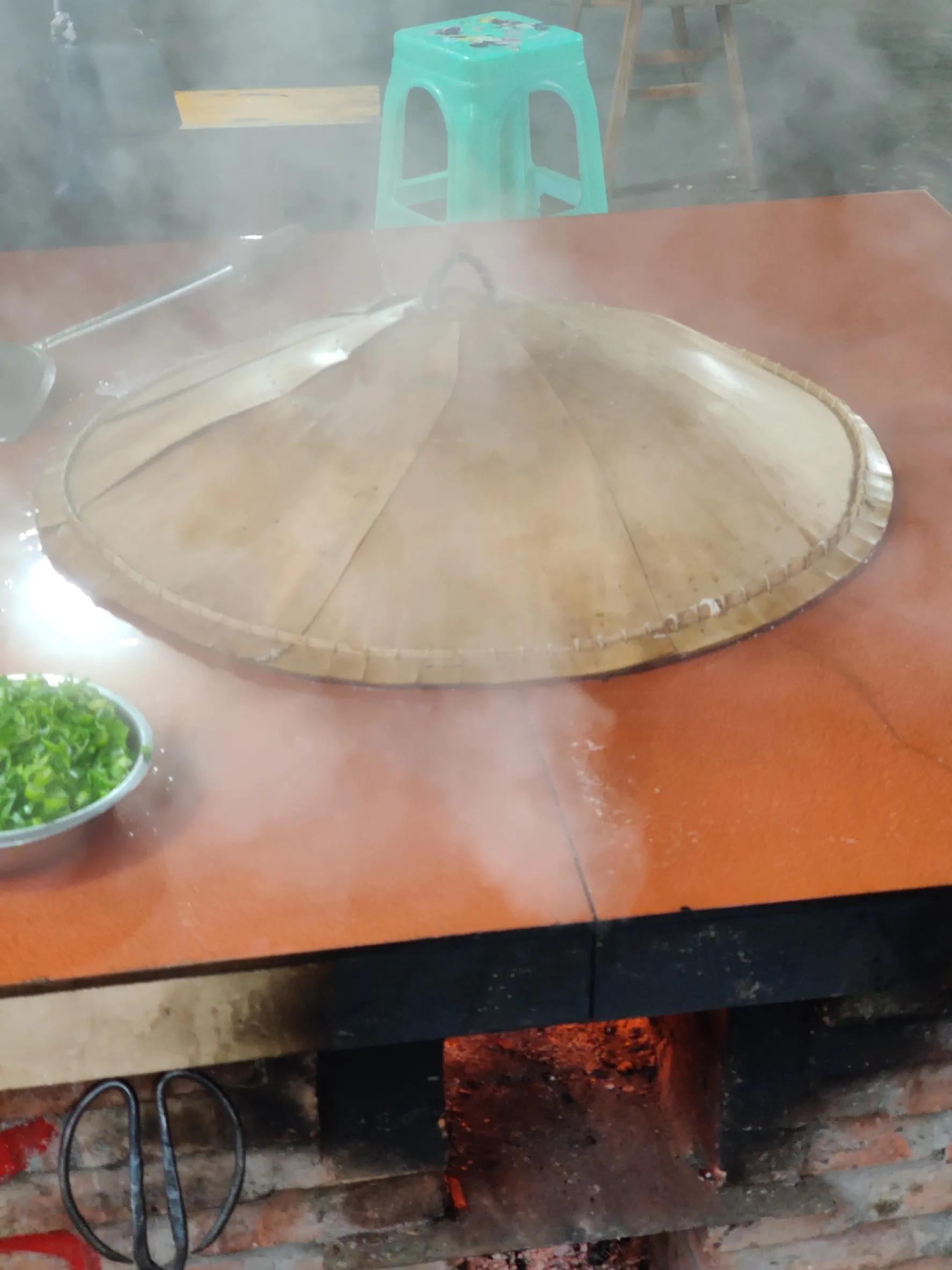 美味柴火鸡铁锅炖,美味柴火鸡汤