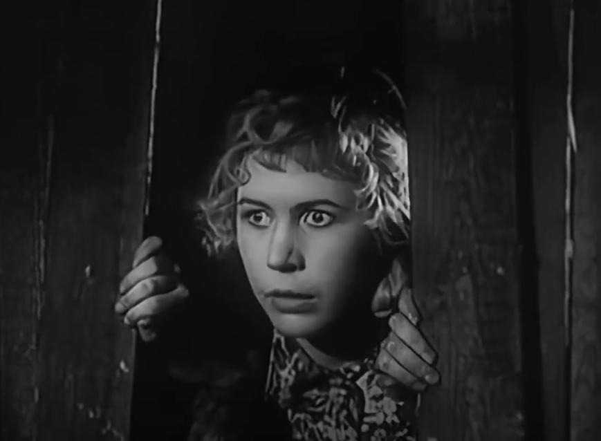 《青年近卫军》中谍战女孩的情感秘境，揭示风流背后的坚贞与纯真