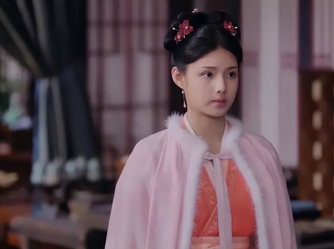 《长风度》我一口气看了8集，奔着“丫鬟”去的，艾米造型太惊艳
