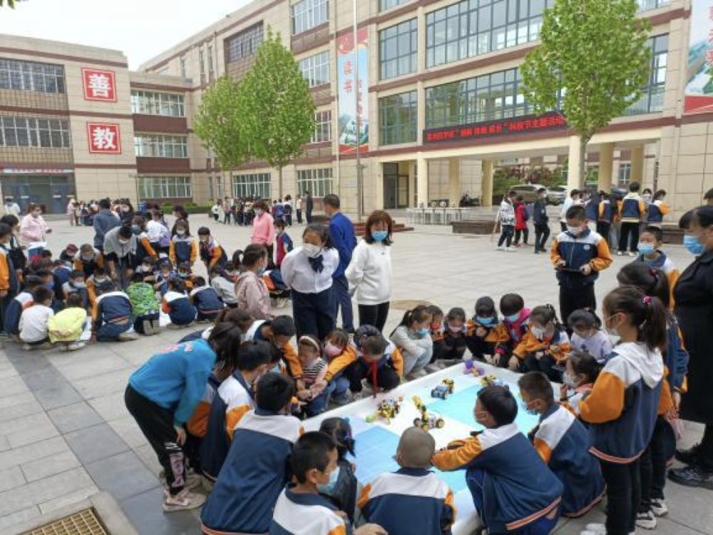 校园变身“科技王国”，激活师生的科技DNA