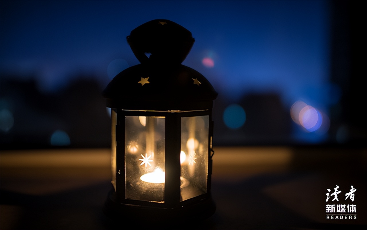 董宇辉经典语录当你痛苦时就看书,董宇辉经典语录努力学习认真生活