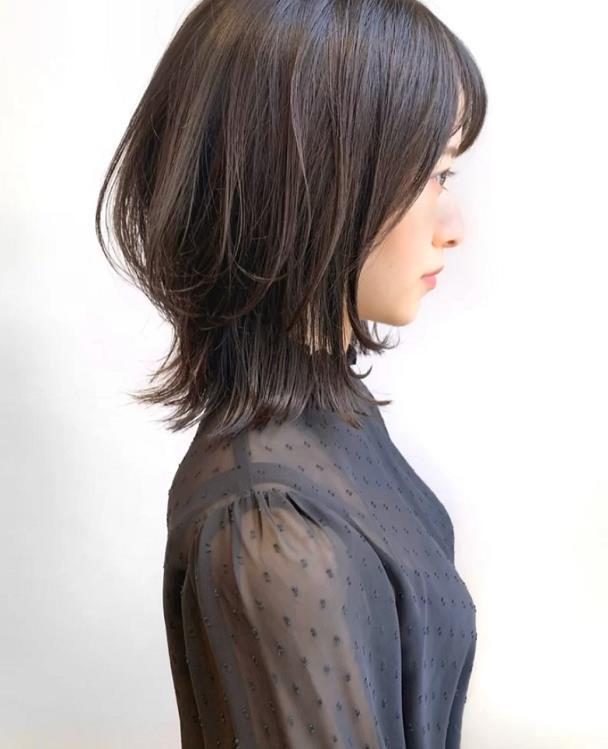 中年圆脸妇女短发最佳发型,中年短发大圆脸烫什么发型