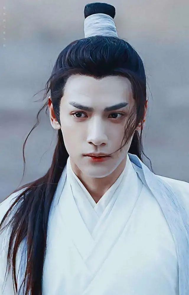 以前的轻功和现在的轻功,以前的轻功vs现在的轻功小视频