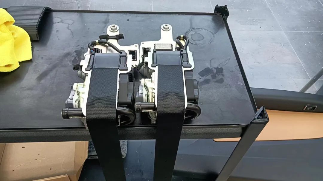 搞了辆“破烂不堪”的老款轿跑，进厂重造大翻新，满血复活变新车