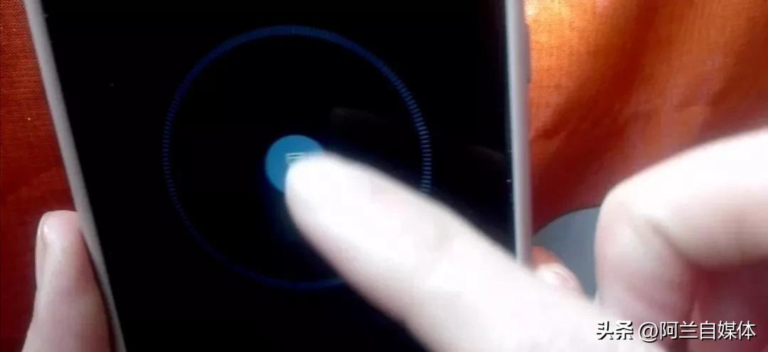 手机快速打开手电筒的两种方法,vivo手机快速打开手电筒的方法