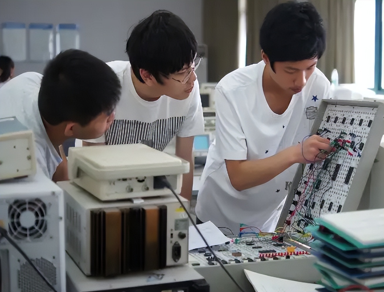 大学就业前景好的10大专业排名,大学就业前景最好的十个专业排名