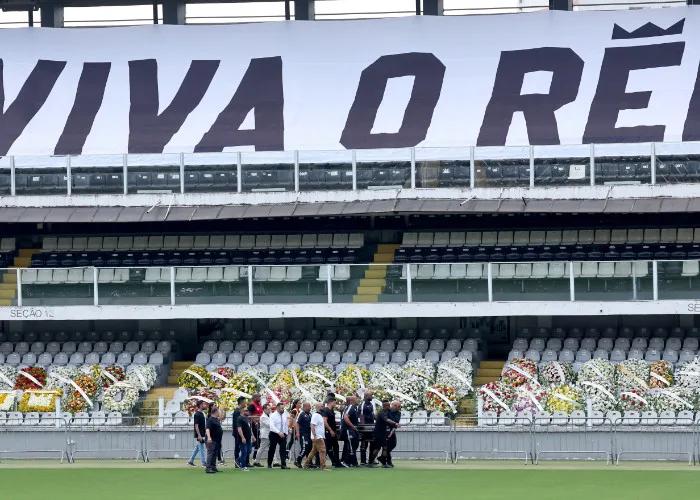 “球王”贝利,安息之地由14层楼组成,有14000个拱顶,他选9楼