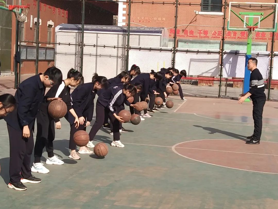 “我最喜爱的老师”--致远团队体育、音乐、美术、劳动实践组