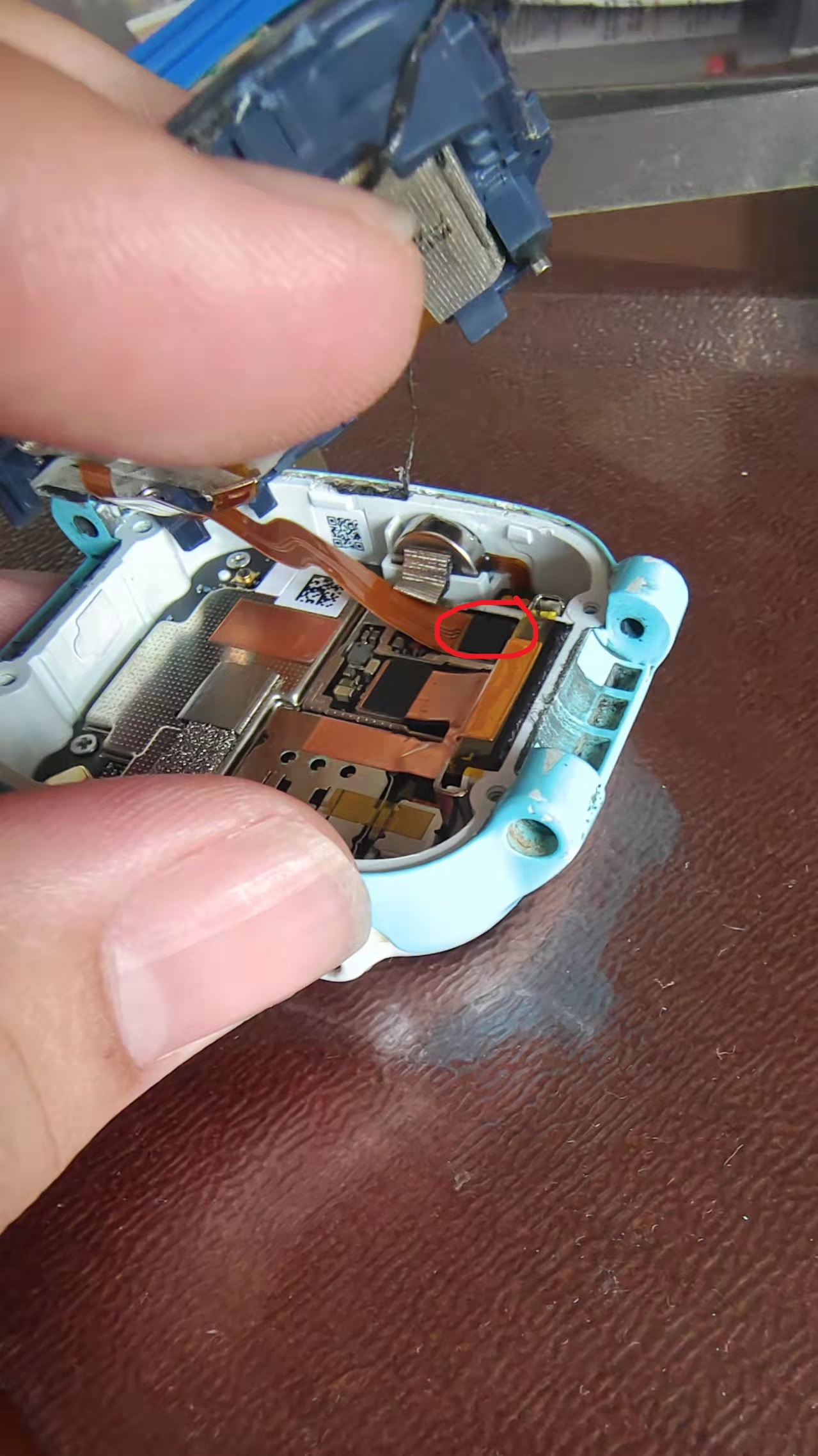 小天才z6更换电池教程 (小天才手表更换电池需要多少钱)