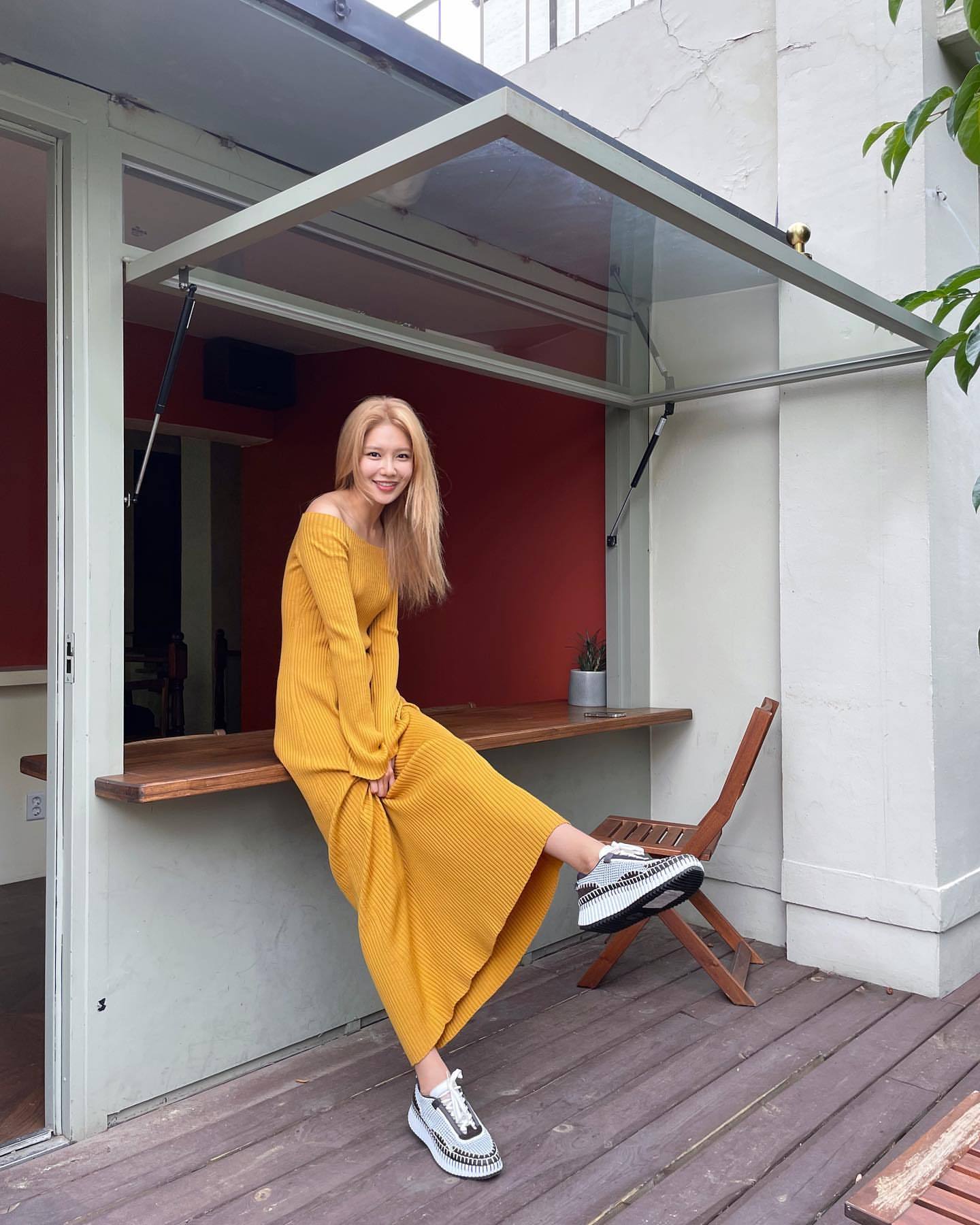 崔秀英穿碎花裙图片,崔秀英拍摄写真秀好身材