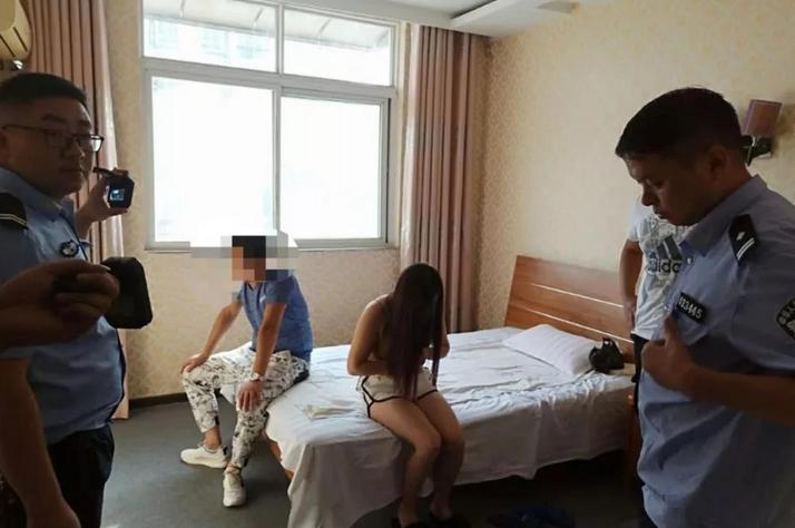 团伙上演仙人跳疯狂作案终落网,仙人跳团伙敲诈女子