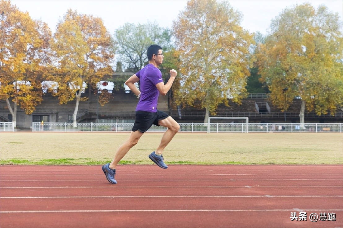 灵动飘逸的脚感你体验过吗？这双跑鞋可以给你答案