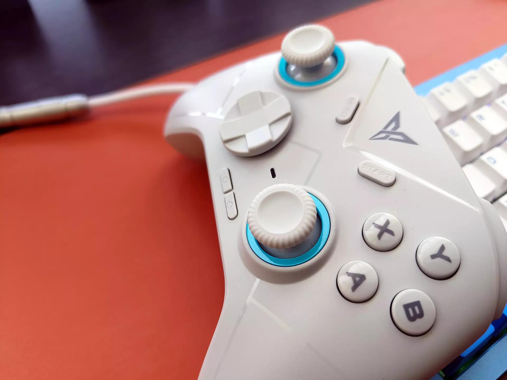 飞智冰原狼游戏手柄测评,飞智冰原狼和北通阿修罗2pro多模