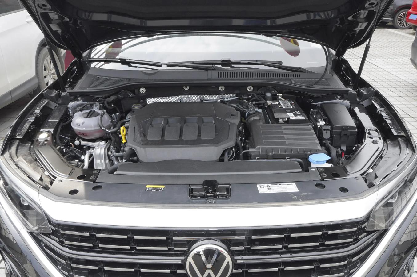 2018款1.5t低功率雅阁测评,本田雅阁旗舰版对比帕萨特顶配