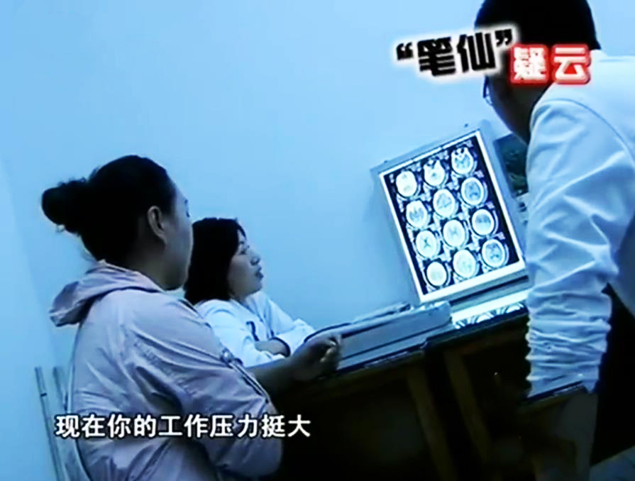 女子痴迷“笔仙”，丈夫亲测后惊恐不已，专家：陌生人玩就不灵了