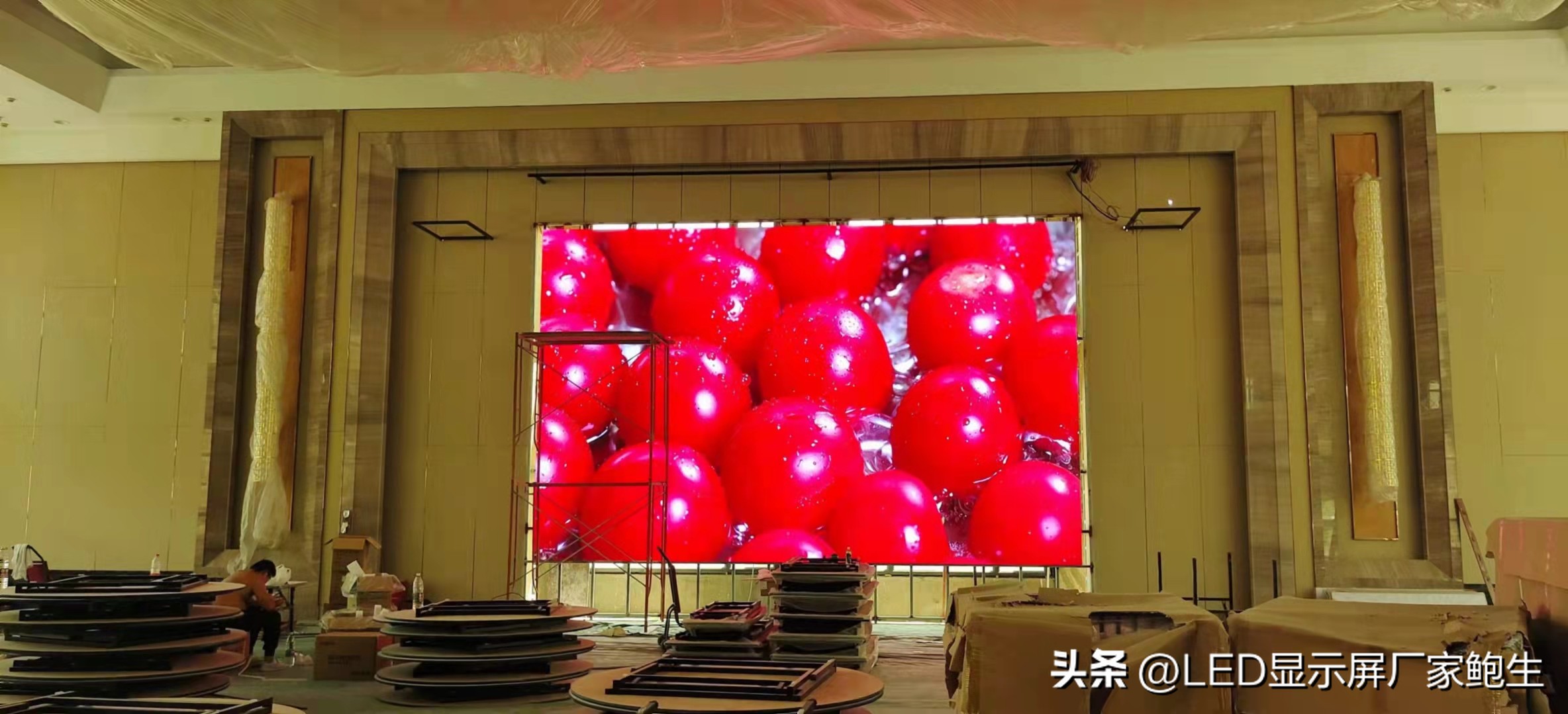 p1.5柔性全彩led显示屏价格,p1.53全彩led显示屏定做价格