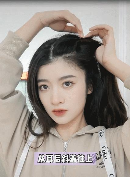 冬天披发好看又显脸小的发型,冬季干净利落减龄的发型