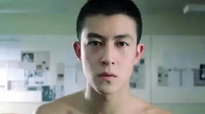 曝光！陈冠希私密照惊人尺度，网友热议