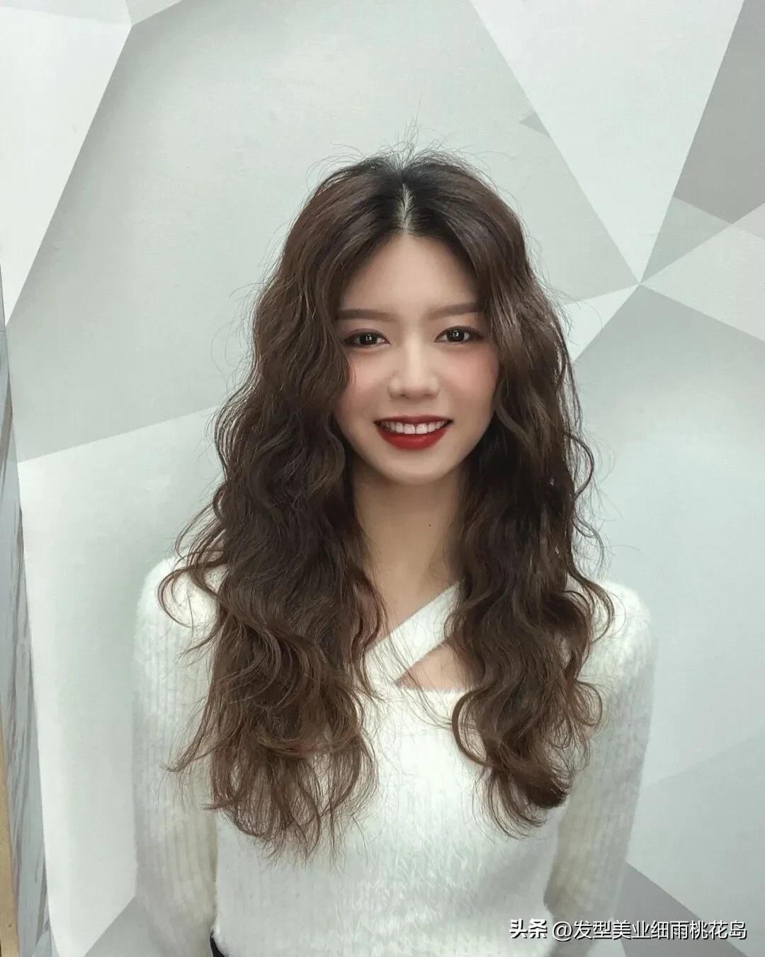 美感十足的中长发烫发,中长发烫发什么类型好看