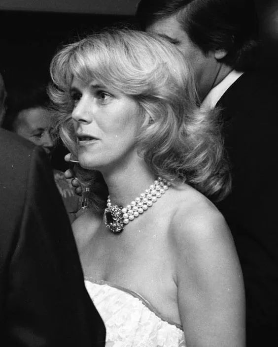 英国王后卡米拉年轻时身材好吗,卡米拉黛妃的珠宝