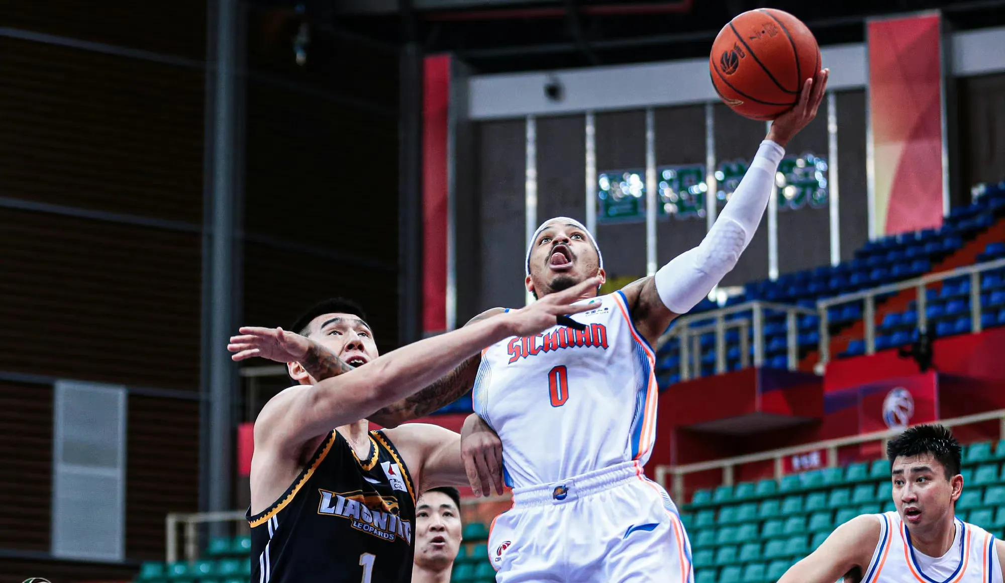 总决赛g2辽宁胜广东郭艾伦33分,辽宁胜广东张镇麟42分