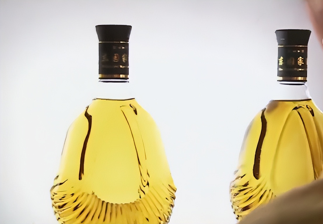 大叔养牛变废为宝,秸秆变废为宝养牛