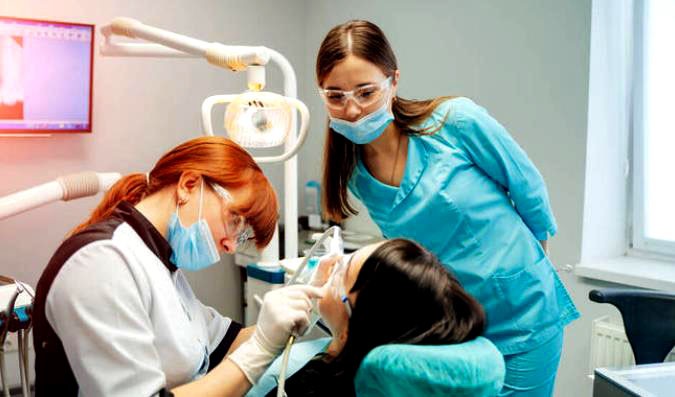 女子在诊所被人砍杀系情杀,女子刺伤牙医事件通报