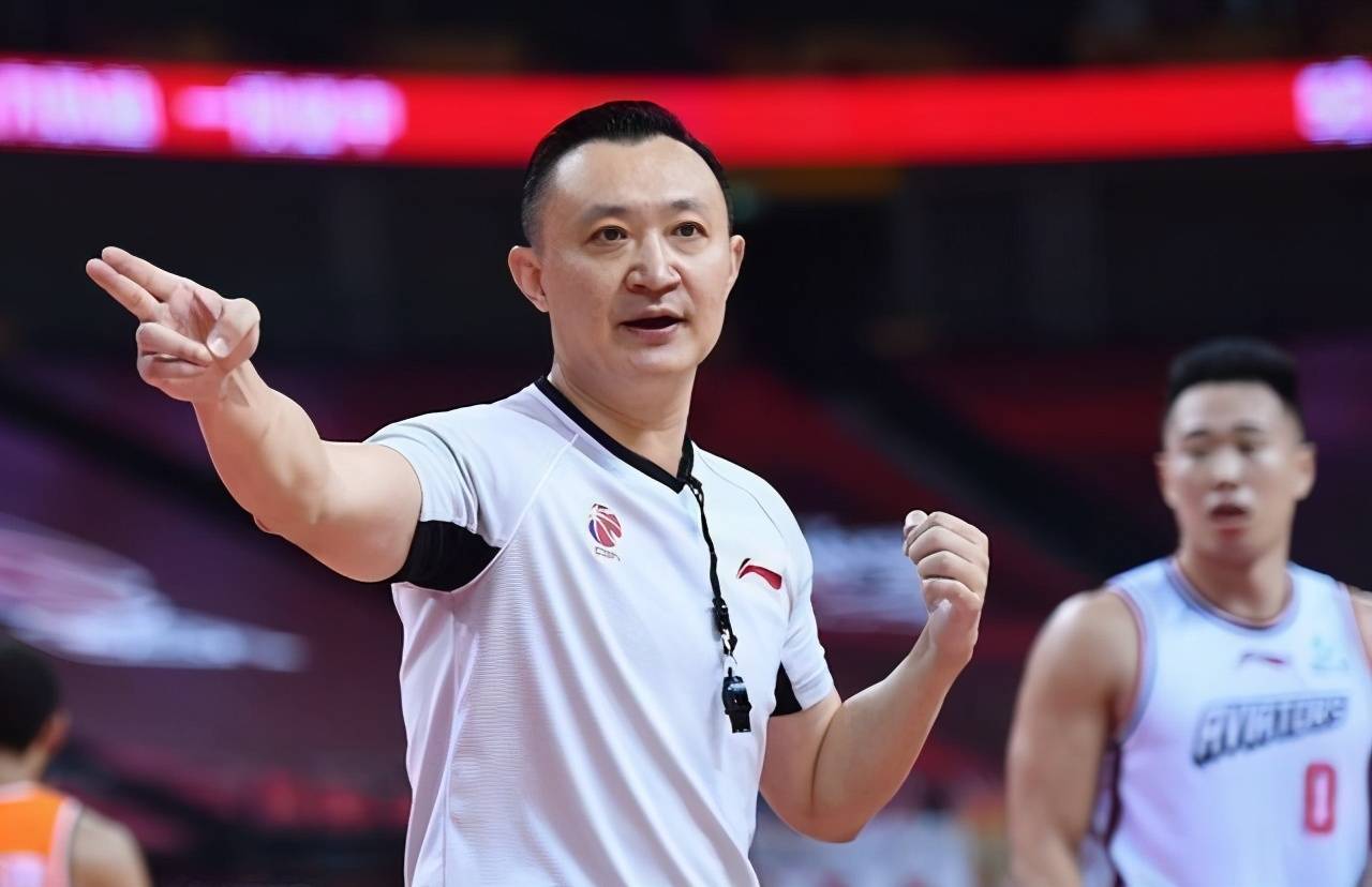 辽宁输球杨鸣最新消息,闫军判罚场面集锦