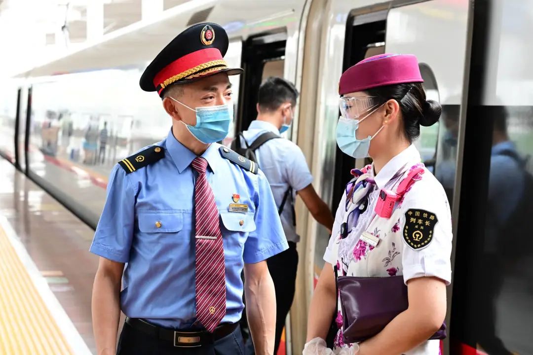 情暖“双城Bus”，“桂大哥”的*党**建之旅