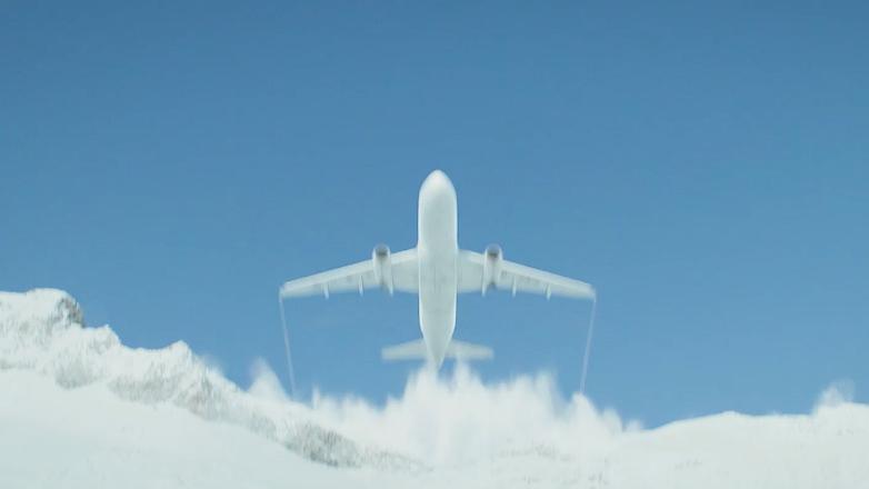 飞机挡风破裂数百人被困万米高空,玻璃破裂飞机迫降视频