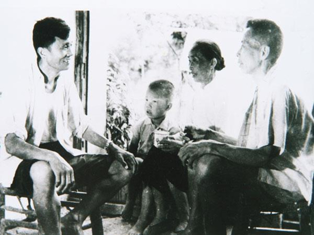 住别墅、开豪车、人均百万，天下第一村华西村为何欠了一屁股债？